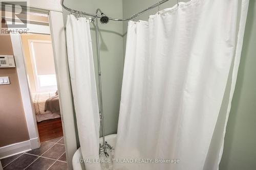 29 Elmwood Place, London, ON - Indoor Photo Showing Bathroom