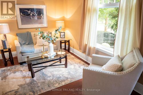 29 Elmwood Place, London, ON - Indoor Photo Showing Living Room