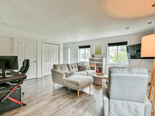 Salon - 155  - 155A Rue Champagne, Sainte-Sophie, QC - Indoor Photo Showing Living Room