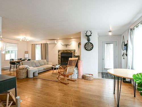 Vue d'ensemble - 155  - 155A Rue Champagne, Sainte-Sophie, QC - Indoor Photo Showing Living Room