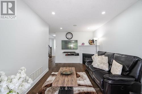 53 - 6399 Spinnaker Circle, Mississauga (Meadowvale Village), ON - Indoor Photo Showing Living Room With Fireplace