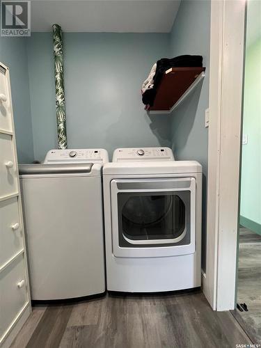 20 1St Street E, Neilburg, SK - Indoor Photo Showing Laundry Room