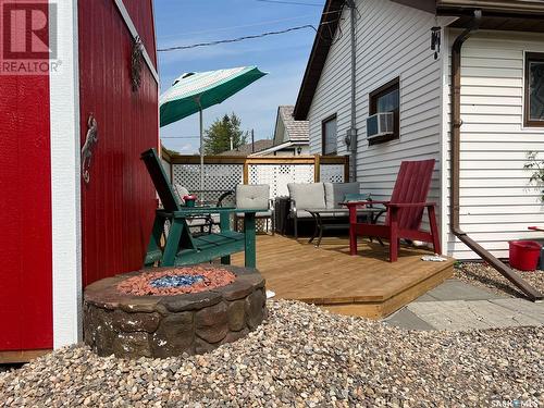 20 1St Street E, Neilburg, SK - Outdoor With Deck Patio Veranda With Exterior