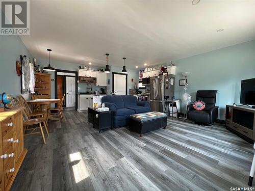 20 1St Street E, Neilburg, SK - Indoor Photo Showing Living Room