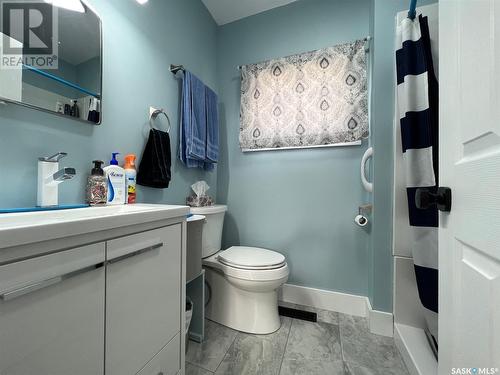 20 1St Street E, Neilburg, SK - Indoor Photo Showing Bathroom