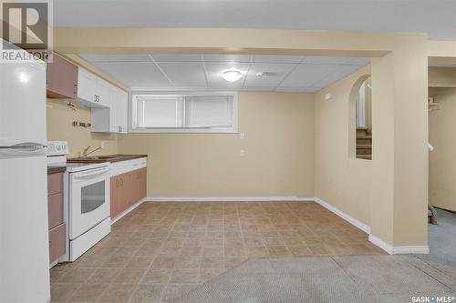 201 5Th Avenue, Caronport, SK - Indoor Photo Showing Kitchen