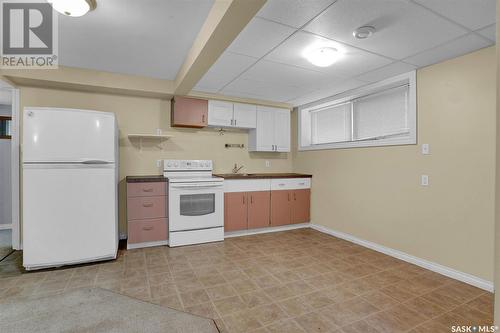 201 5Th Avenue, Caronport, SK - Indoor Photo Showing Kitchen