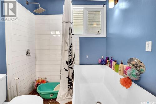 201 5Th Avenue, Caronport, SK - Indoor Photo Showing Bathroom