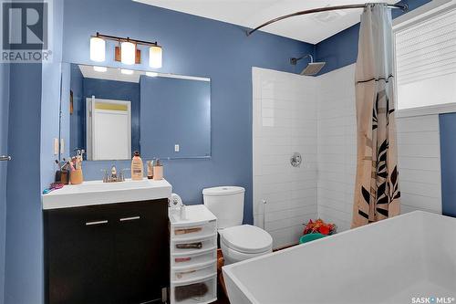 201 5Th Avenue, Caronport, SK - Indoor Photo Showing Bathroom