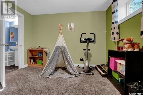 201 5Th Avenue, Caronport, SK - Indoor Photo Showing Gym Room