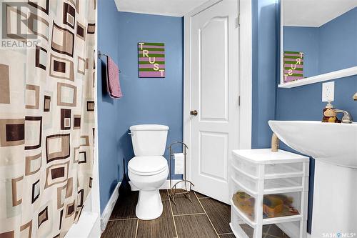 201 5Th Avenue, Caronport, SK - Indoor Photo Showing Bathroom