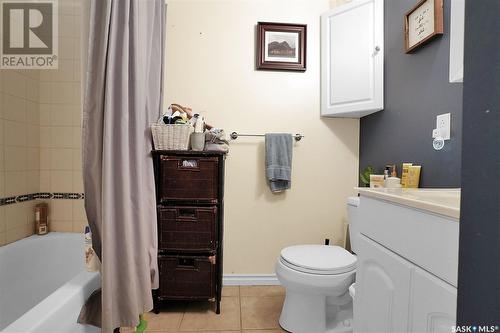 201 5Th Avenue, Caronport, SK - Indoor Photo Showing Bathroom