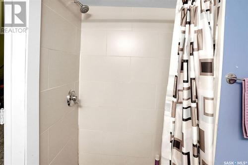 201 5Th Avenue, Caronport, SK - Indoor Photo Showing Bathroom