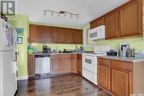 201 5Th Avenue, Caronport, SK - Indoor Photo Showing Kitchen