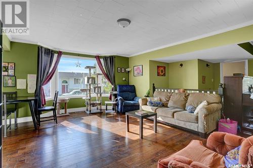 201 5Th Avenue, Caronport, SK - Indoor Photo Showing Living Room