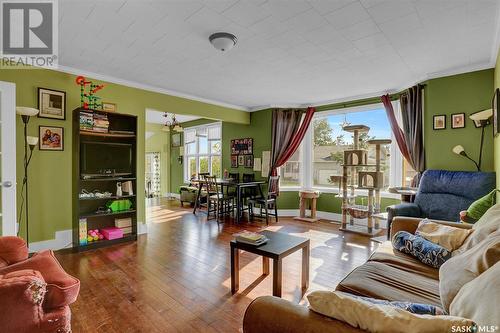 201 5Th Avenue, Caronport, SK - Indoor Photo Showing Living Room