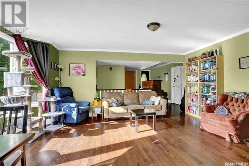 201 5Th Avenue, Caronport, SK - Indoor Photo Showing Living Room