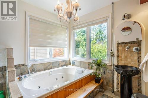 453 Grangeover Avenue, London, ON - Indoor Photo Showing Bathroom