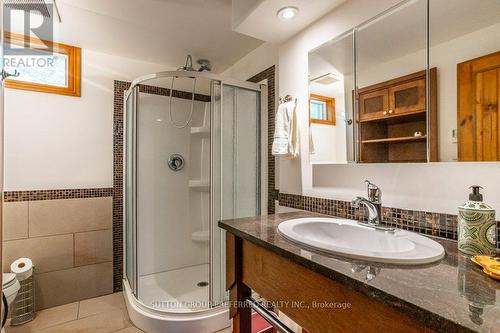 453 Grangeover Avenue, London, ON - Indoor Photo Showing Bathroom