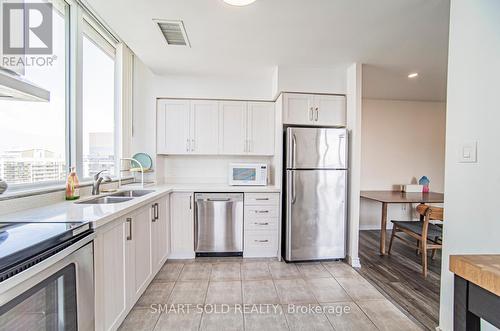 Ph210 - 256 Doris Avenue, Toronto (Willowdale East), ON - Indoor Photo Showing Kitchen With Double Sink