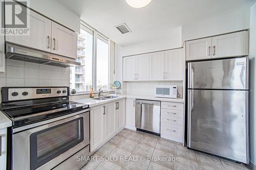 Ph210 - 256 Doris Avenue, Toronto (Willowdale East), ON - Indoor Photo Showing Kitchen With Double Sink