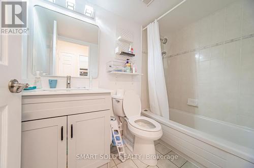 Ph210 - 256 Doris Avenue, Toronto (Willowdale East), ON - Indoor Photo Showing Bathroom