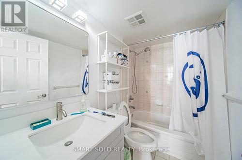 Ph210 - 256 Doris Avenue, Toronto (Willowdale East), ON - Indoor Photo Showing Bathroom