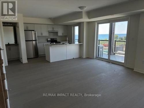 11D Lookout Drive, Clarington (Bowmanville), ON - Indoor Photo Showing Kitchen