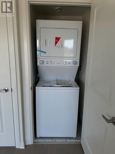 11D Lookout Drive, Clarington (Bowmanville), ON - Indoor Photo Showing Laundry Room