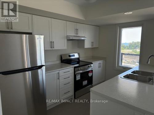 11D Lookout Drive, Clarington (Bowmanville), ON - Indoor Photo Showing Kitchen With Double Sink