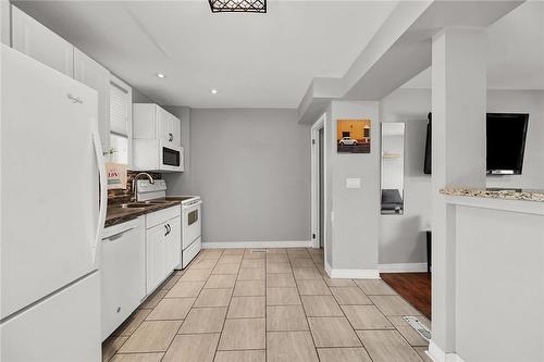 174 Grace Avenue, Hamilton, ON - Indoor Photo Showing Kitchen