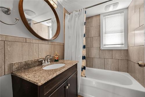 174 Grace Avenue, Hamilton, ON - Indoor Photo Showing Bathroom