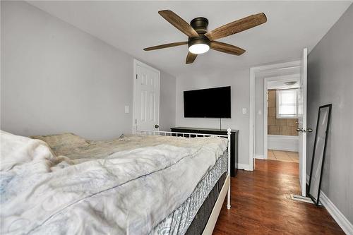 174 Grace Avenue, Hamilton, ON - Indoor Photo Showing Bedroom