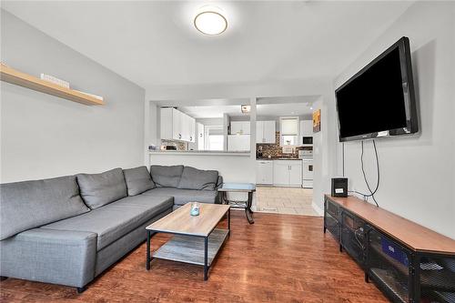 174 Grace Avenue, Hamilton, ON - Indoor Photo Showing Living Room