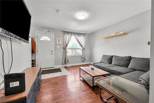 174 Grace Avenue, Hamilton, ON - Indoor Photo Showing Living Room