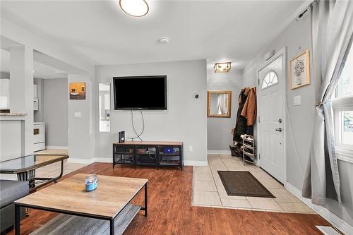 174 Grace Avenue, Hamilton, ON - Indoor Photo Showing Living Room