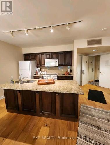 2264 - 90 Highland Drive, Oro-Medonte (Shanty Bay), ON - Indoor Photo Showing Kitchen With Double Sink