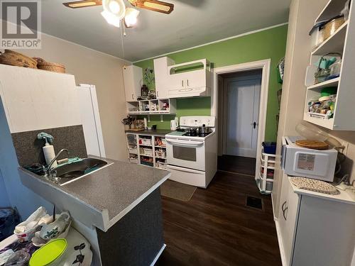 2000 Topping  Street, Trail, BC - Indoor Photo Showing Kitchen