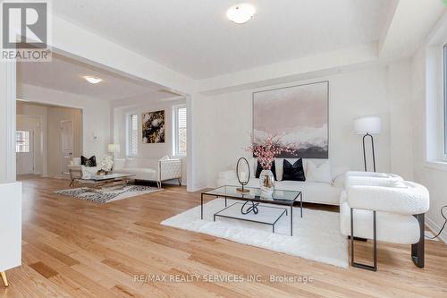 19 Heming Street, Brant (Paris), ON - Indoor Photo Showing Living Room