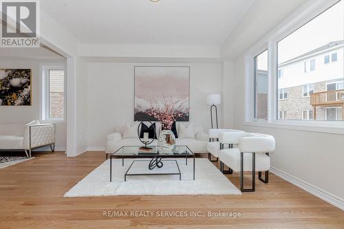 19 Heming Street, Brant (Paris), ON - Indoor Photo Showing Living Room