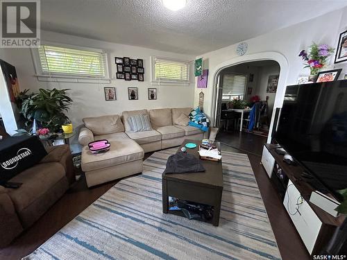 1540 Montague Street, Regina, SK - Indoor Photo Showing Living Room