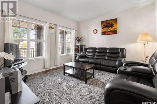 419 Secord Way, Saskatoon, SK - Indoor Photo Showing Living Room