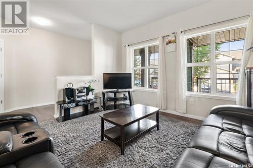 419 Secord Way, Saskatoon, SK - Indoor Photo Showing Living Room