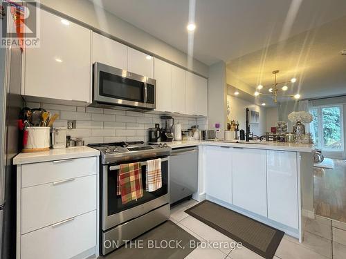 106 - 1775 Valley Farm Road, Pickering (Town Centre), ON - Indoor Photo Showing Kitchen