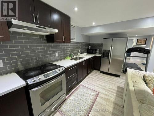 28 Kempsford Crescent, Brampton, ON - Indoor Photo Showing Kitchen With Double Sink With Upgraded Kitchen