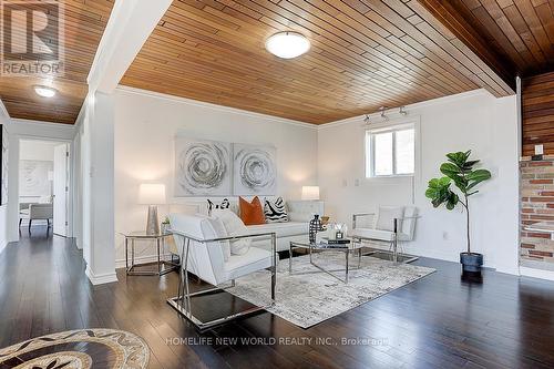 2 Lamberton Boulevard, Toronto (York University Heights), ON - Indoor Photo Showing Living Room