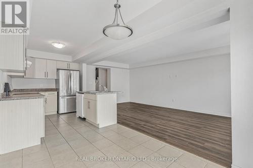 556 Julia Drive, Welland, ON - Indoor Photo Showing Kitchen