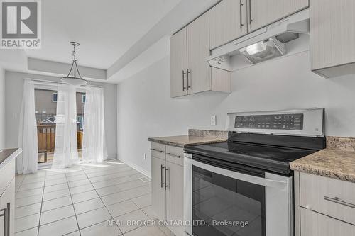 556 Julia Drive, Welland, ON - Indoor Photo Showing Kitchen