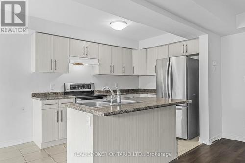 556 Julia Drive, Welland, ON - Indoor Photo Showing Kitchen With Double Sink With Upgraded Kitchen