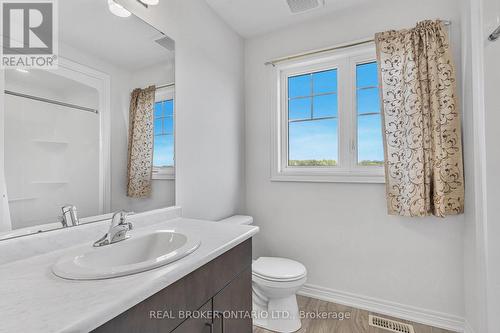 556 Julia Drive, Welland, ON - Indoor Photo Showing Bathroom